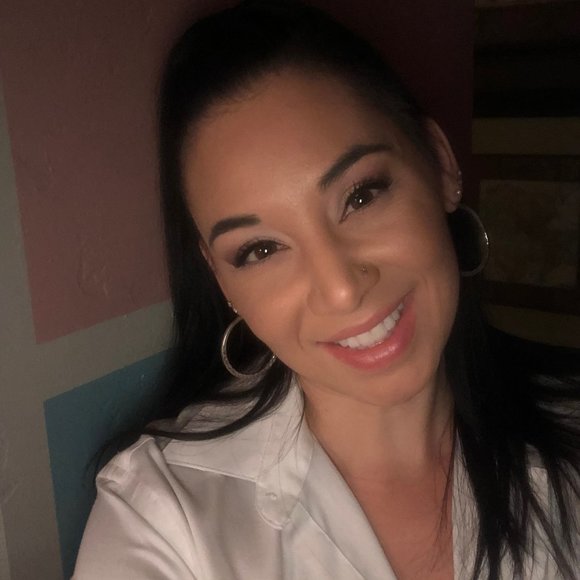 Meet your Posher, Laura - Picture 2 of 4